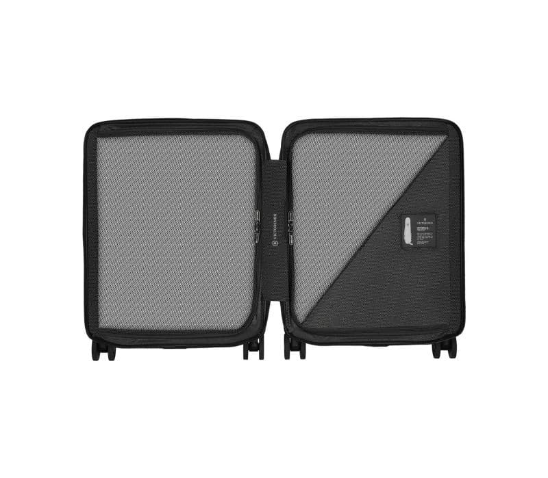 Куфар Victorinox Airox,Global Hardside Carry-on,Black — снимка 9