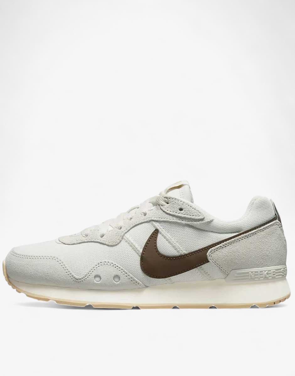 NIKE Venture Runner Shoes White