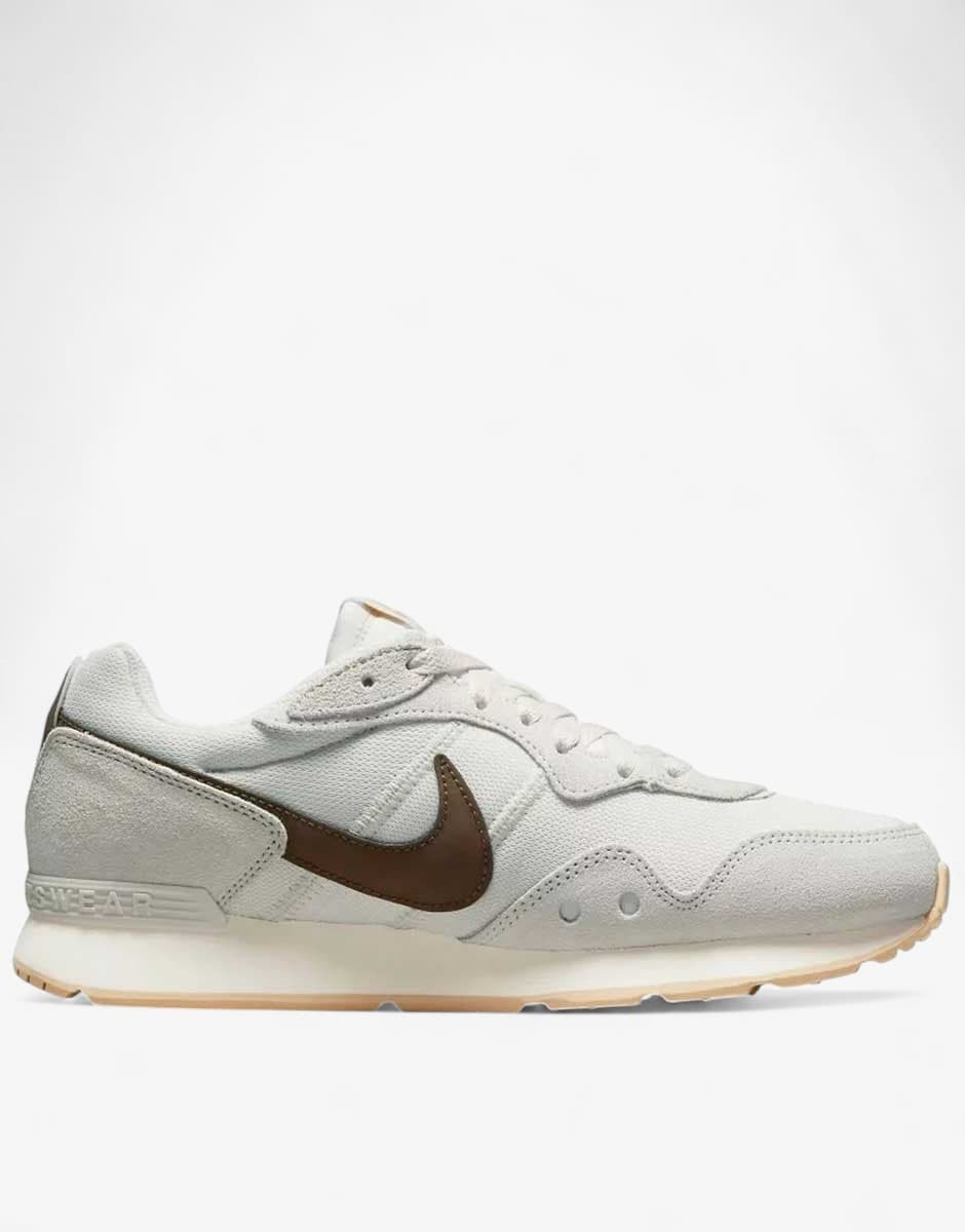 NIKE Venture Runner Shoes White — view 2