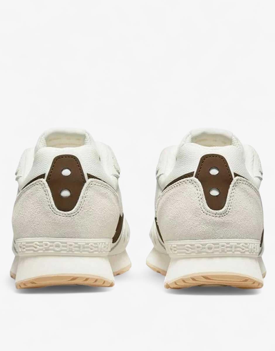 NIKE Venture Runner Shoes White — view 4