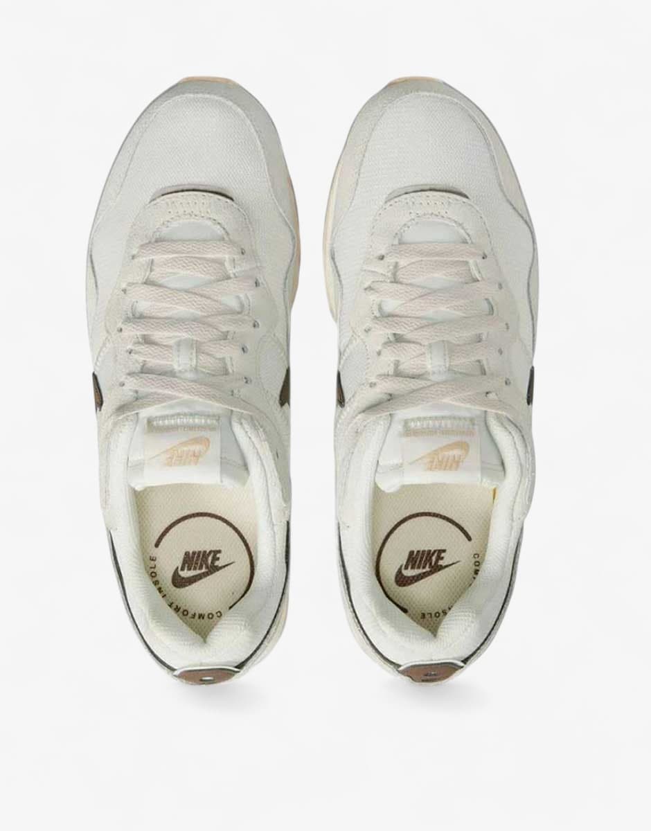 NIKE Venture Runner Shoes White — view 5
